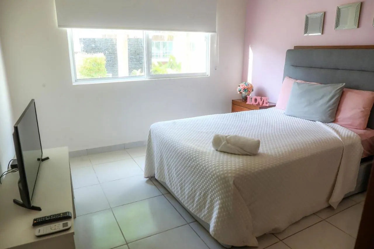Quinta Spring, Cancun
