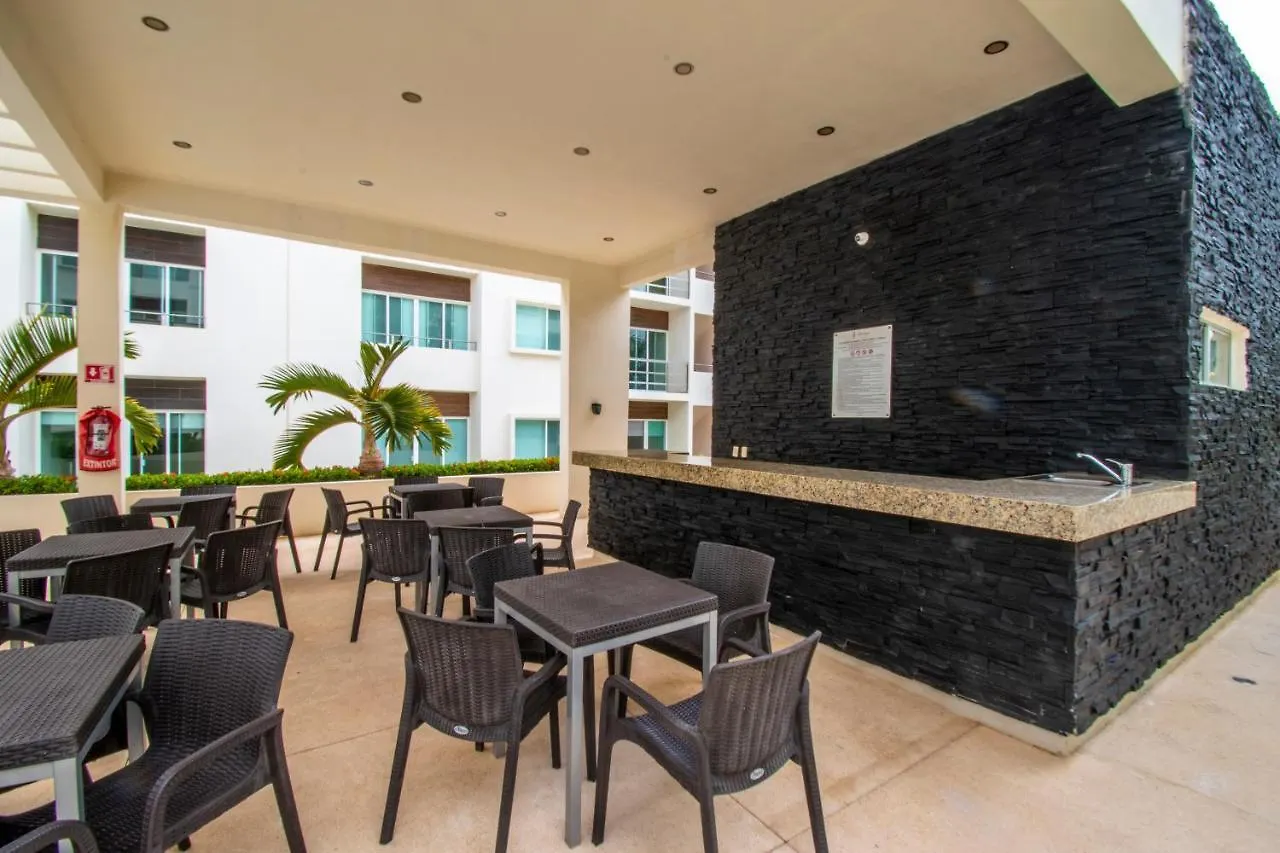 Quinta Spring, Cancun Apartment